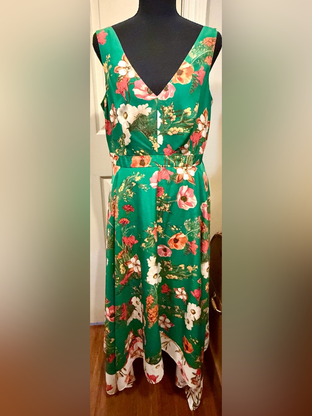 Vince Camuto Emerald Green Floral V-Neck Maxi Dress